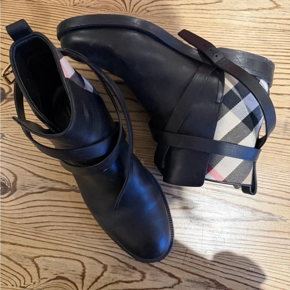 Burberry Pryle Ankle Boots - Picture 5 of 5